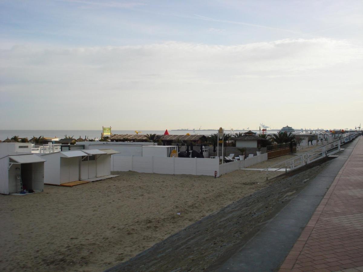 "Chez Ba'Nus" Bed & Breakfast Blankenberge Bagian luar foto